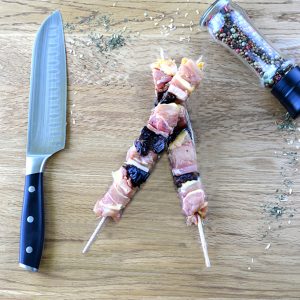 Brochettes de volaille ventrèche pruneaux par 6 / 0.620 KG