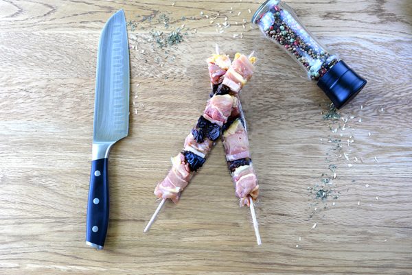 Brochettes de volaille ventrèche pruneaux par 6 / 0.620 KG