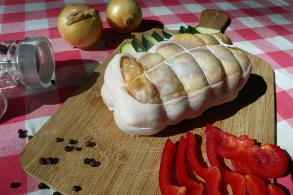 Rôti de pintade farci aux abricots