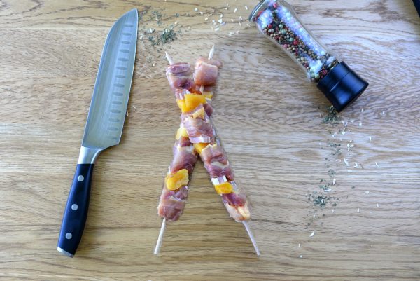 Brochettes de volaille ventrèche abricots par 6 / 0.620 KG
